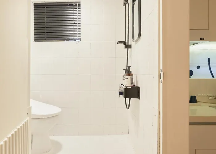 2호선신대방역5분,홍대18분,강남19분,한강공원25분,무료주차 Apartment *